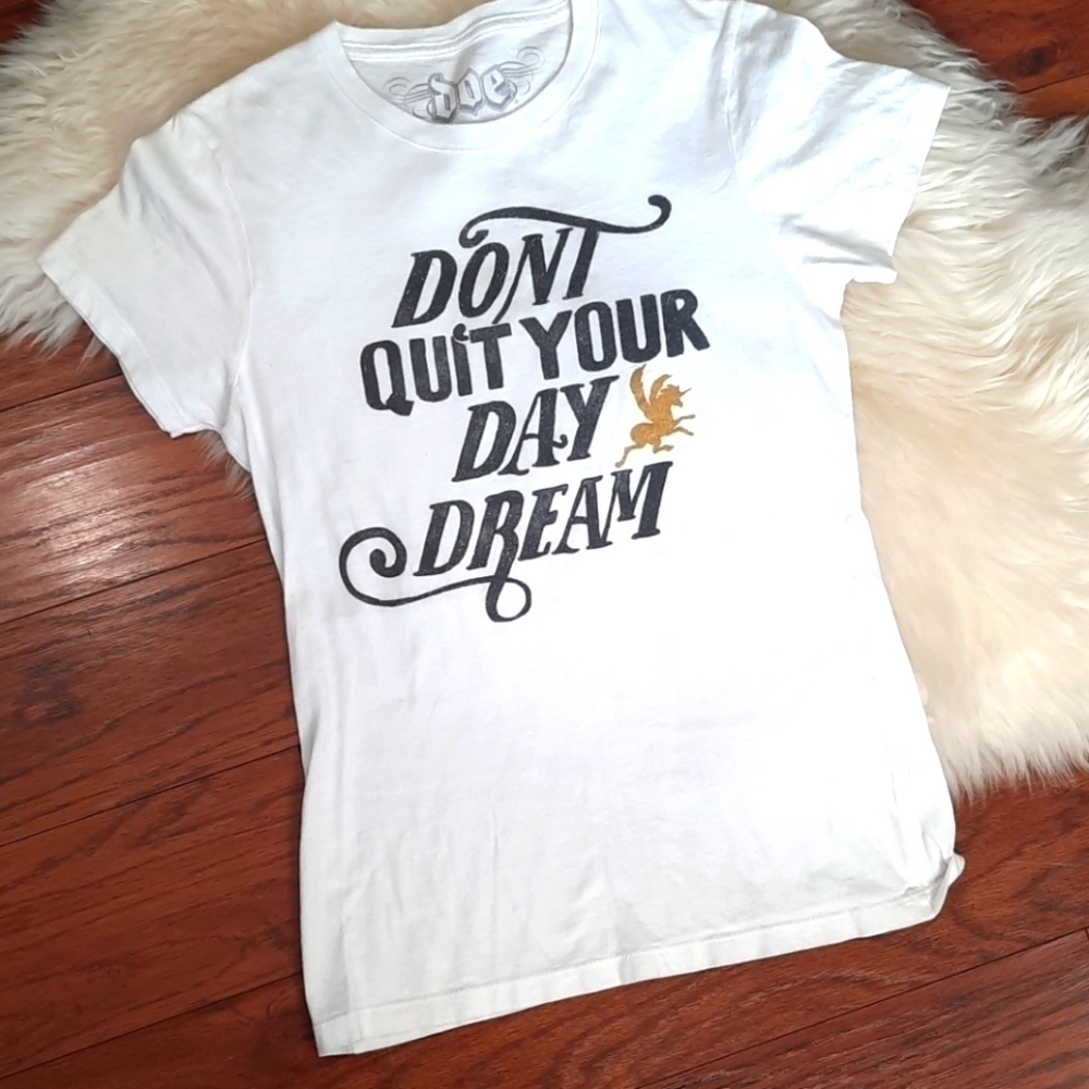 Doe Graphic Fitted Tshirt